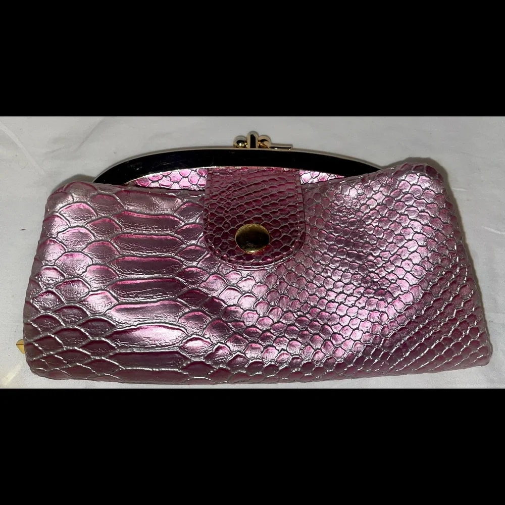 Deux Lux Pink Metallic Fold Over Clutch With Snap Closure.. New - Picture 10 of 15
